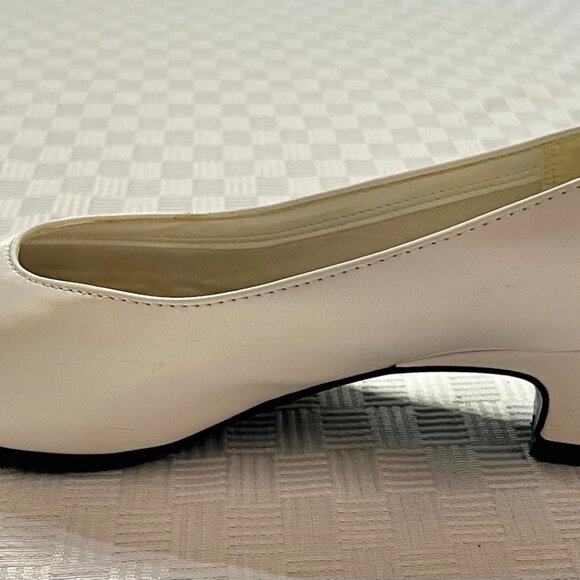 NIB 7.5 Medium Soft Style, A Hush Puppies Company - Picture 5 of 10